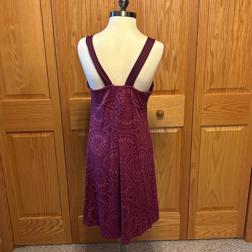 Women's V-Neck Patagonia Sleeveless Burgundy Dress - Picture 2 of 5